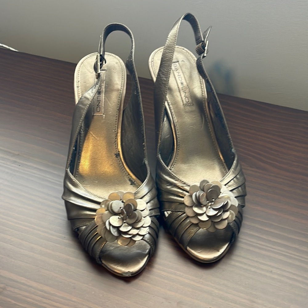 Bandolino bronze size 8  peep toe